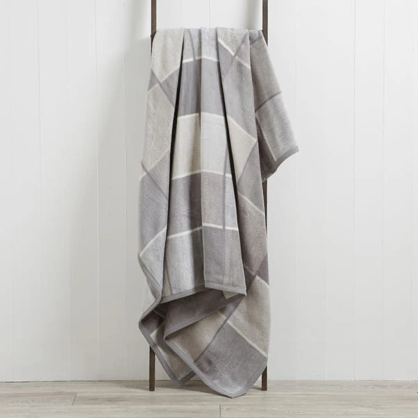 Super Soft Large Check Grey Blanket 5 Super Soft Large Check Grey Blanket - Image 3