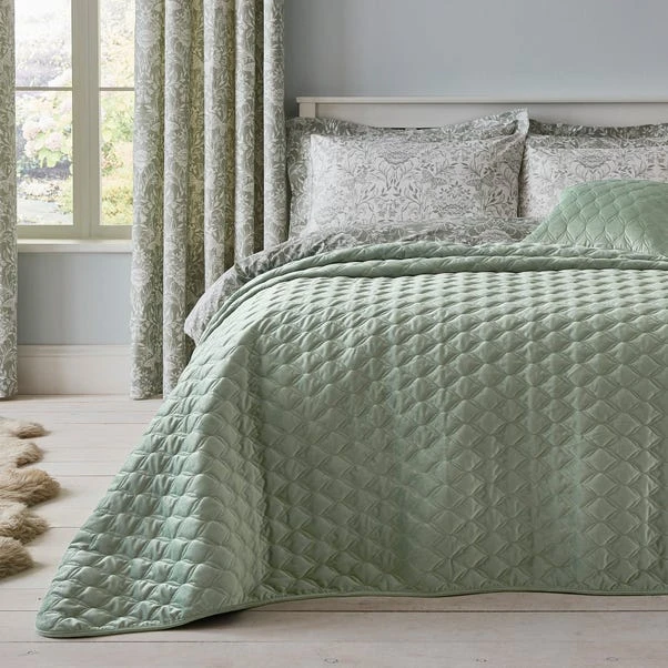 Evesham Green Quilted Velvet Bedspread 4 Evesham Green Quilted Velvet Bedspread - Image 2