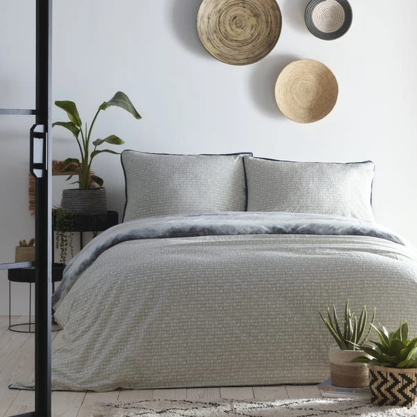 Appletree Landscape 100% Cotton Duvet Cover And Pillowcase Set 11 Appletree Landscape 100% Cotton Duvet Cover And Pillowcase Set - Image 9