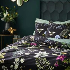 Wylder Midnight Bee Velvet Duvet Cover & Pillowcase Set, Black -Bedding Store 30856112 alt01