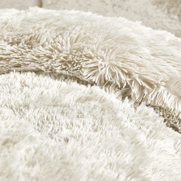 Catherine Lansfield Cuddly Faux Fur Duvet Cover & Pillowcase Set 18 Catherine Lansfield Cuddly Faux Fur Duvet Cover & Pillowcase Set - Image 16