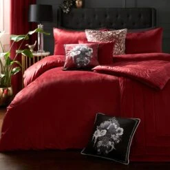 Laurence Llewelyn Bowen Chic Bedspread 150cm X 220cm 9 Laurence Llewelyn Bowen Chic Bedspread 150cm X 220cm -Bedding Store 30888700 alt01