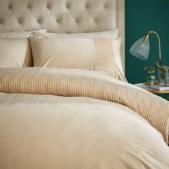 Liliana Pleated Luxury Velvet Duvet Cover And Pillowcase Set -Bedding Store 30901214 alt05