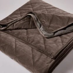 Castleton Bedspread -Bedding Store 30902920 alt01