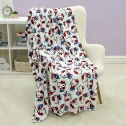 Hello Kitty Heartheld Fleece Blanket