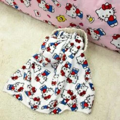 Hello Kitty Heartheld Fleece Blanket -Bedding Store 30931046 alt02