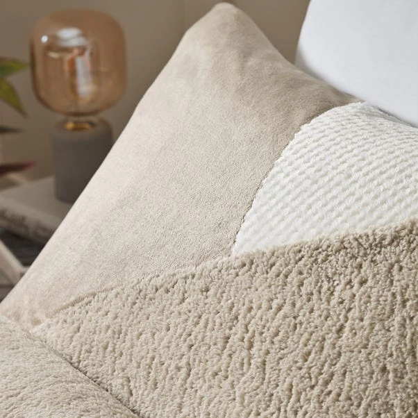 Catherine Lansfield Cosy Larsson Geo Fleece Duvet Cover And Pillowcase Set 10 Catherine Lansfield Cosy Larsson Geo Fleece Duvet Cover And Pillowcase Set - Image 8