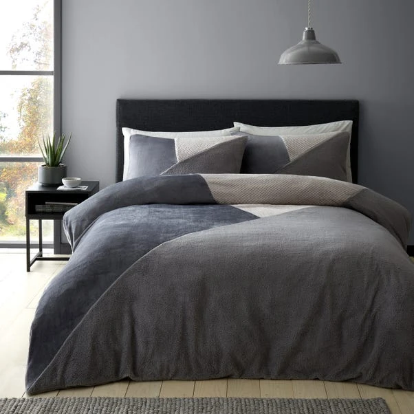 Catherine Lansfield Cosy Larsson Geo Fleece Duvet Cover And Pillowcase Set 3 Catherine Lansfield Cosy Larsson Geo Fleece Duvet Cover And Pillowcase Set