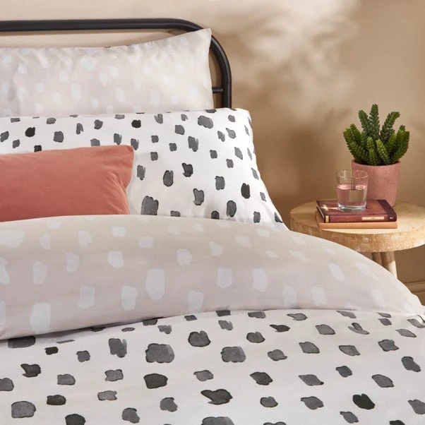 Duvet Day Robi Reversible Duvet Cover & Pillowcase Set 4 Duvet Day Robi Reversible Duvet Cover & Pillowcase Set - Image 2